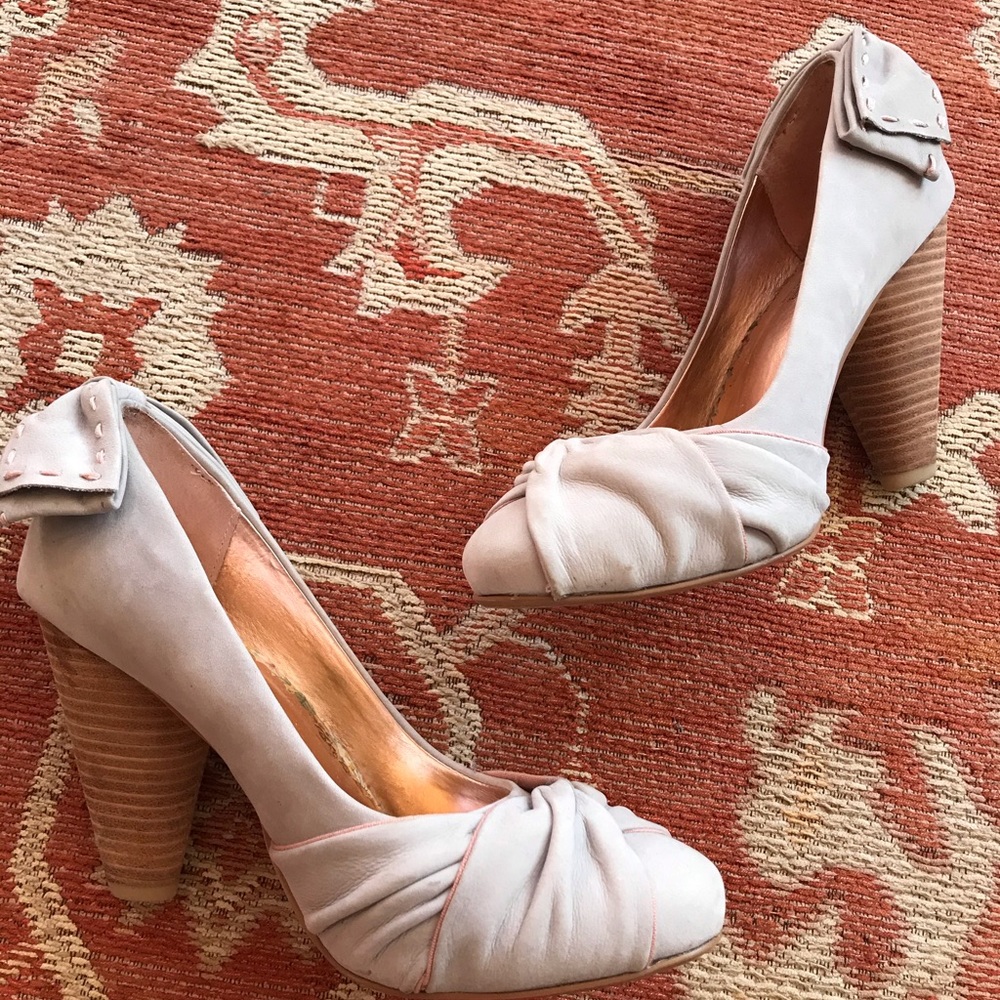 👡💕Women’s Seychelles bow heels (size 7.5) - Picture 3 of 5